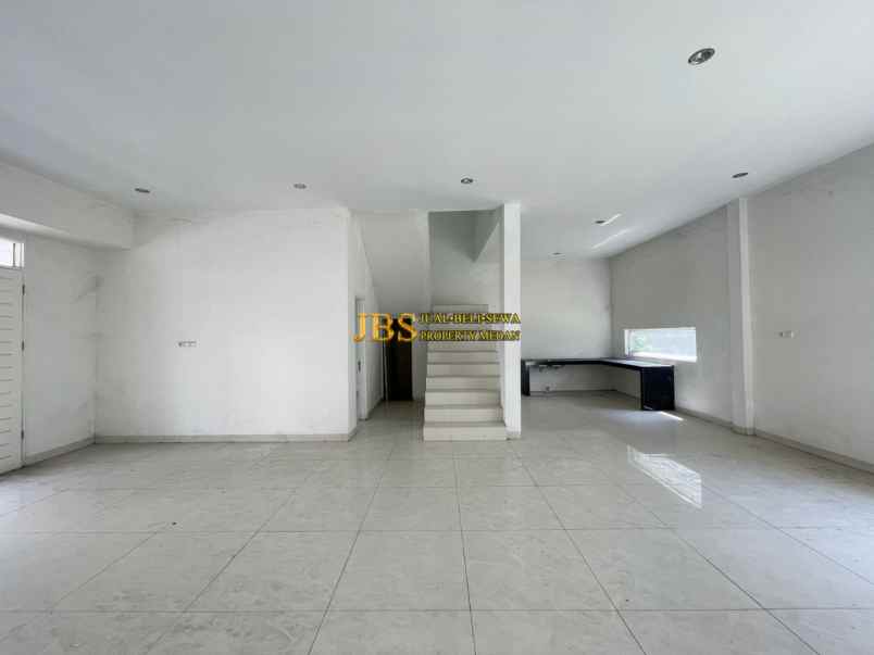 dijual villa komplek cemara kuta jalan