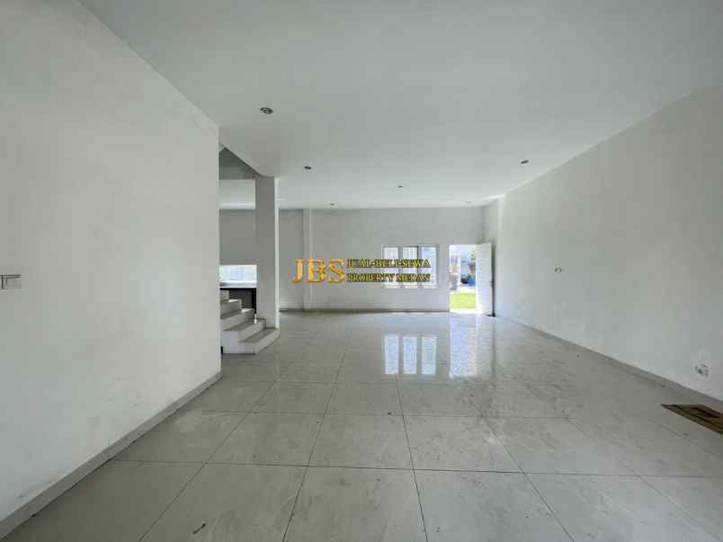 dijual villa komplek cemara kuta jalan