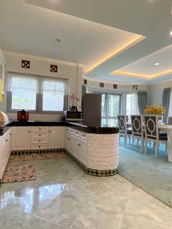 dijual villa puncak