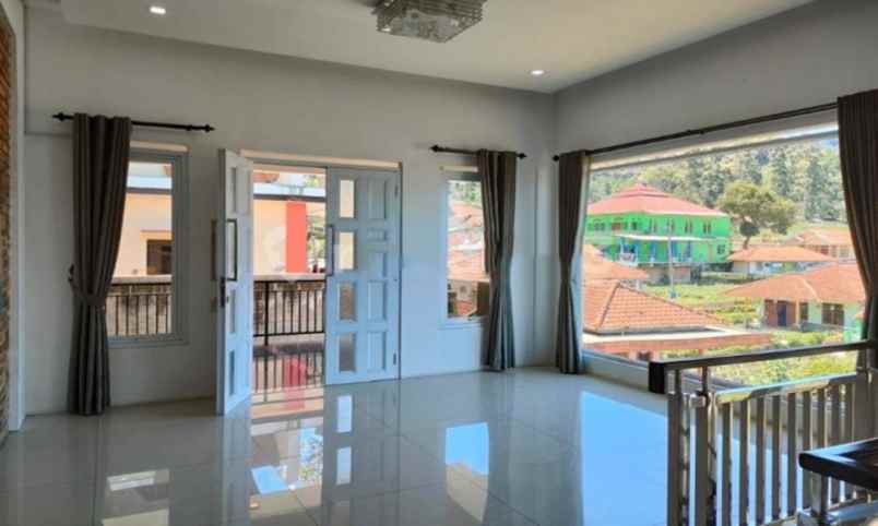 dijual villa rancabali