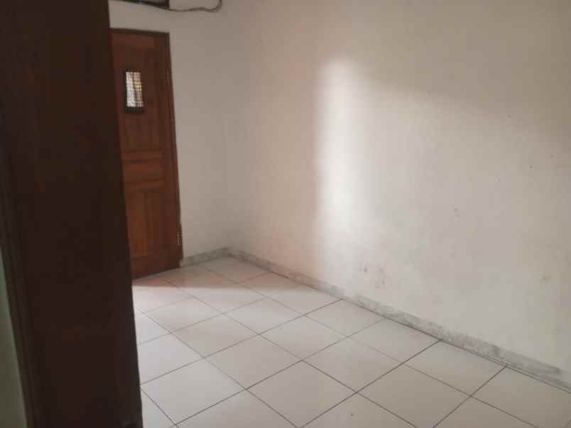 dikontrakan rumah di komplek margahayu kencana