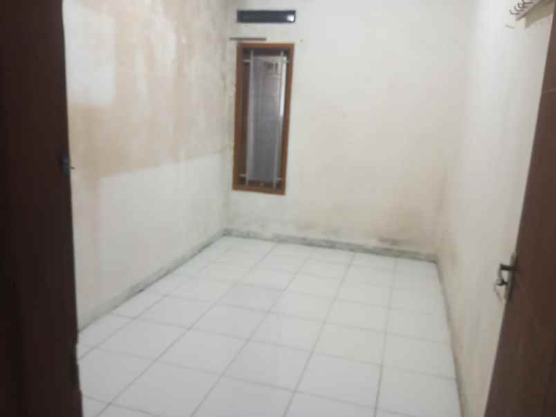 dikontrakan rumah di komplek margahayu kencana