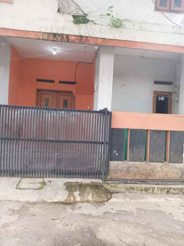 dikontrakan rumah di komplek margahayu kencana