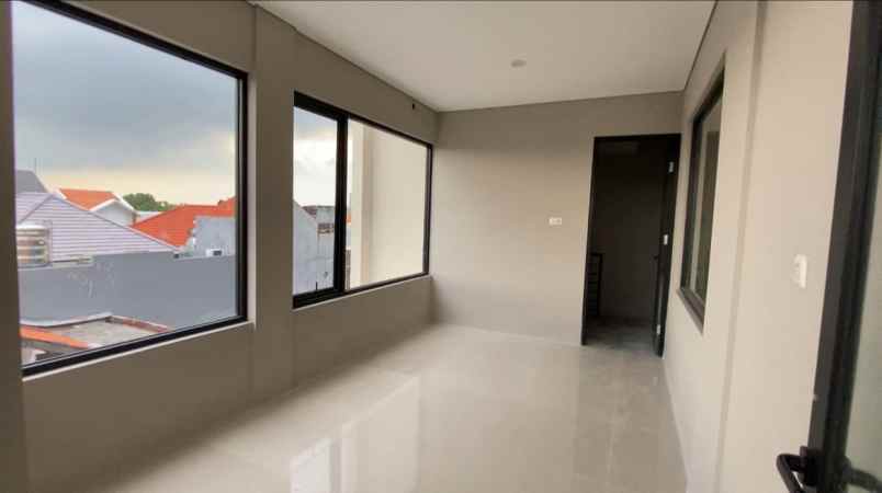 disewakan gedung ruko baru di raya mulyosari