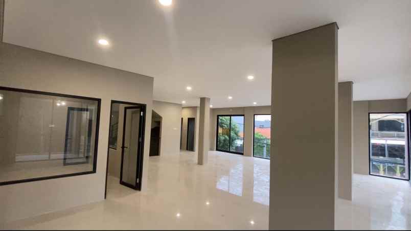 disewakan gedung ruko baru di raya mulyosari