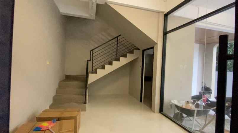 disewakan gedung ruko baru di raya mulyosari