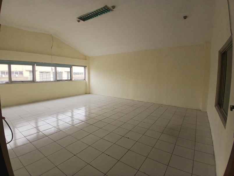 disewakan gudang prima center boulevard 2 5 lantai