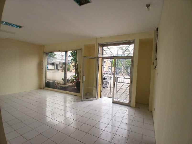 disewakan gudang prima center boulevard 2 5 lantai