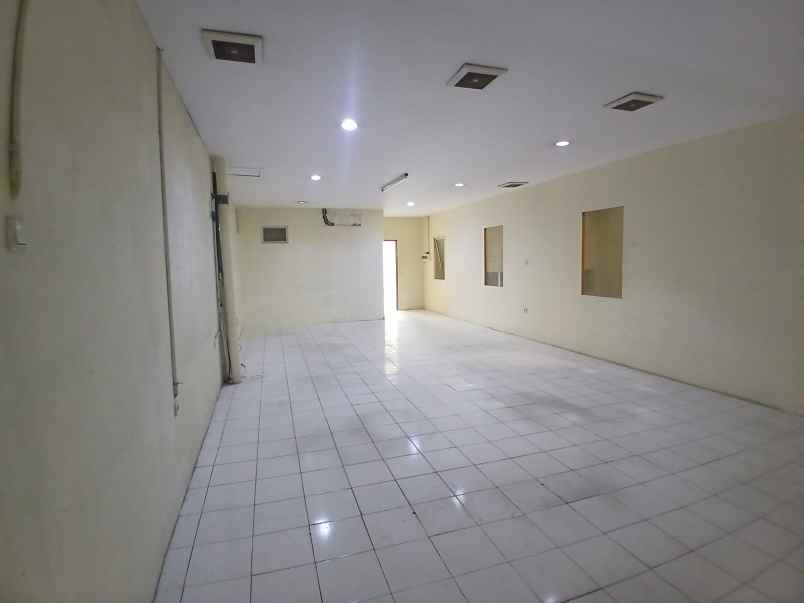 disewakan gudang prima center boulevard 2 5 lantai