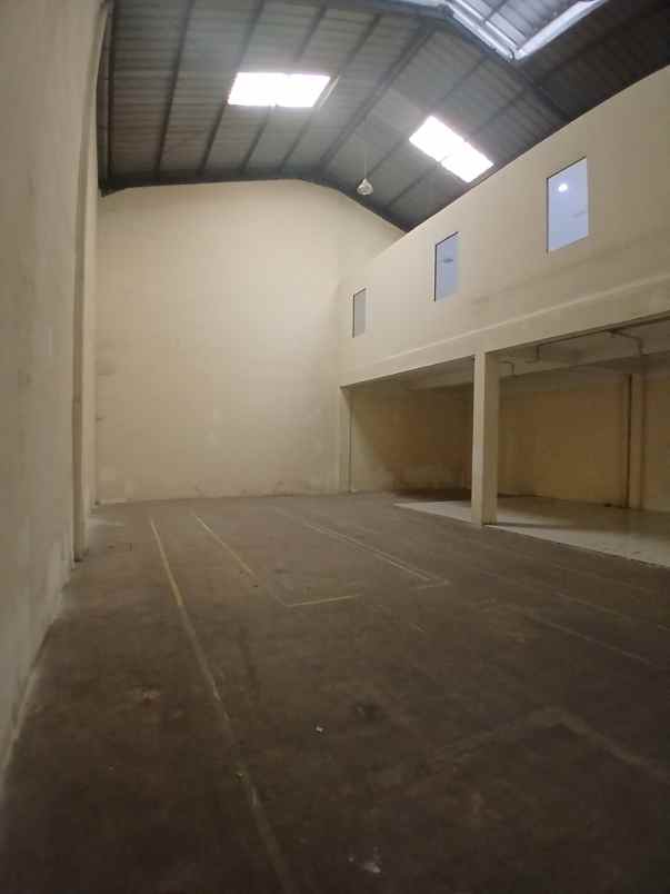 disewakan gudang prima center boulevard 2 5 lantai