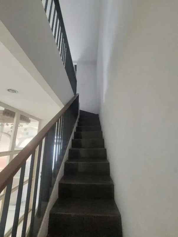 disewakan ruko cantik 2 5 lantai siap pakai di ciputat