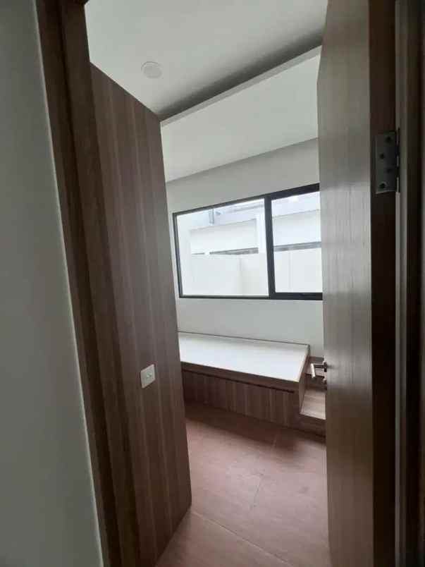 disewakan rumah baru di bsd city