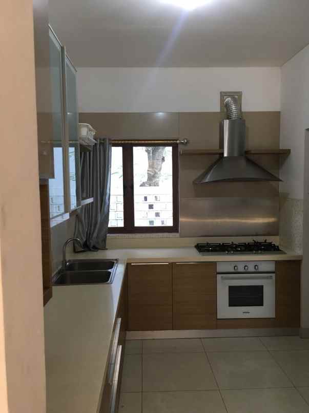 disewakan rumah cluster cassia jgc jakarta