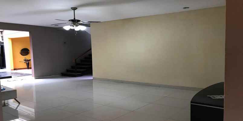 disewakan rumah jalan golf