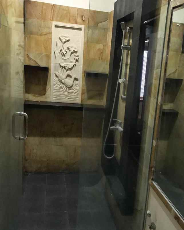 disewakan rumah jalan golf