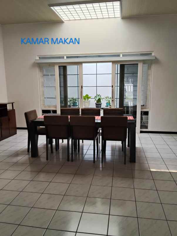 disewakan rumah jl raya kebayoran baru