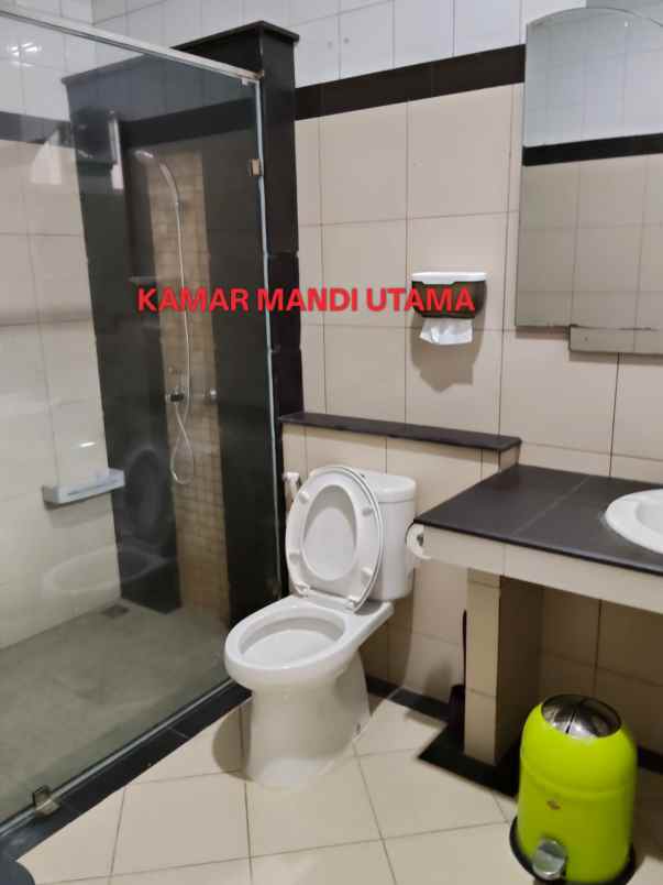 disewakan rumah jl raya kebayoran baru