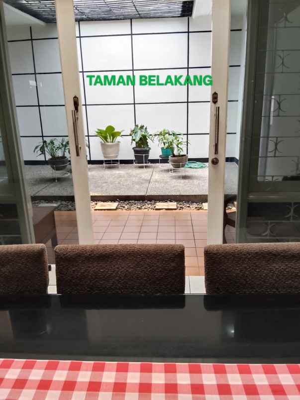 disewakan rumah jl raya kebayoran baru