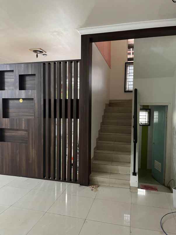 disewakan rumah kenari pik 3kt semi furnish