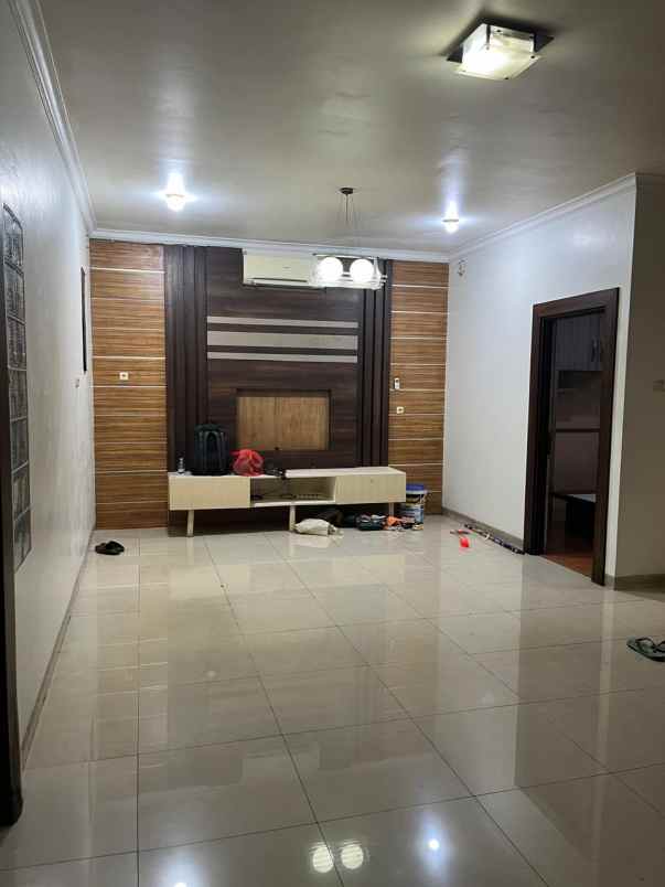disewakan rumah kenari pik 3kt semi furnish