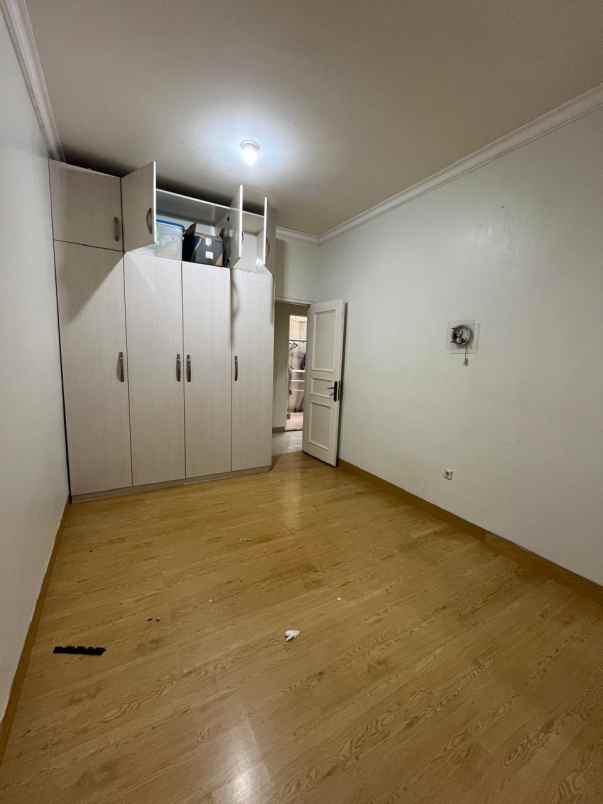 disewakan rumah kenari pik 3kt semi furnish