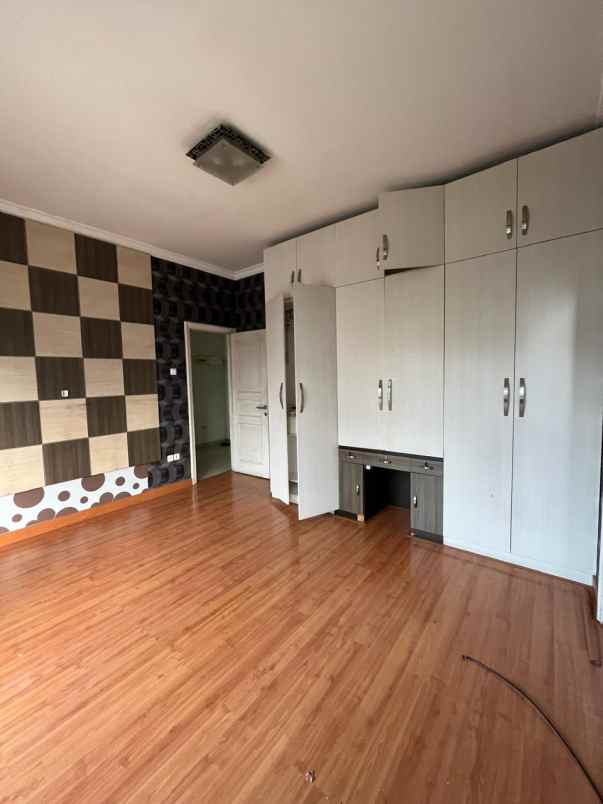 disewakan rumah kenari pik 3kt semi furnish