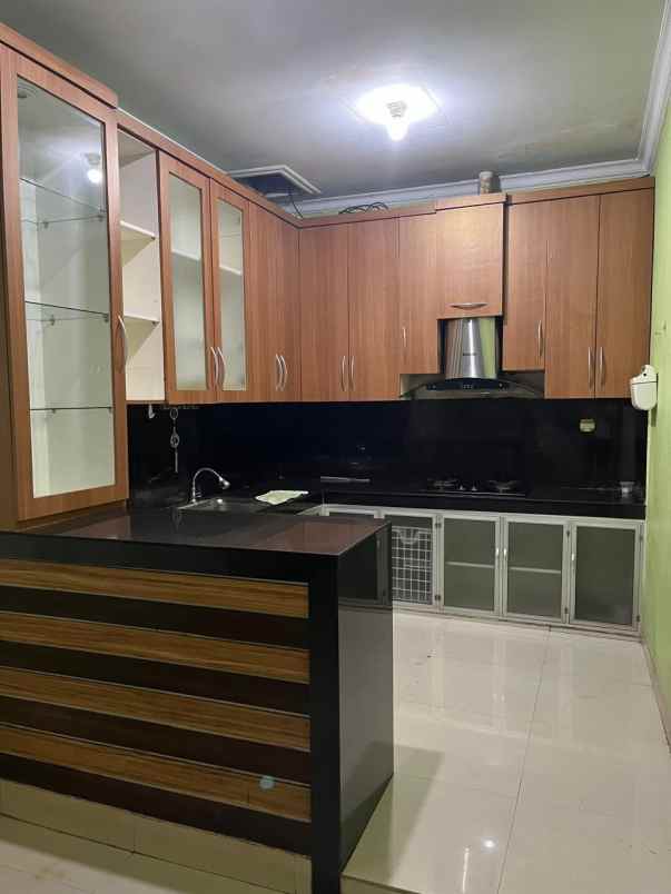 disewakan rumah kenari pik 3kt semi furnish