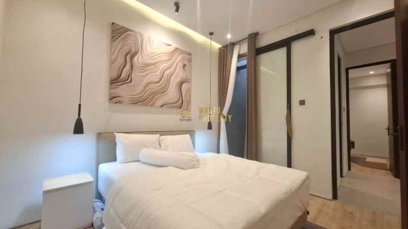 hunian rasa villa dengan halaman luas di kalasan