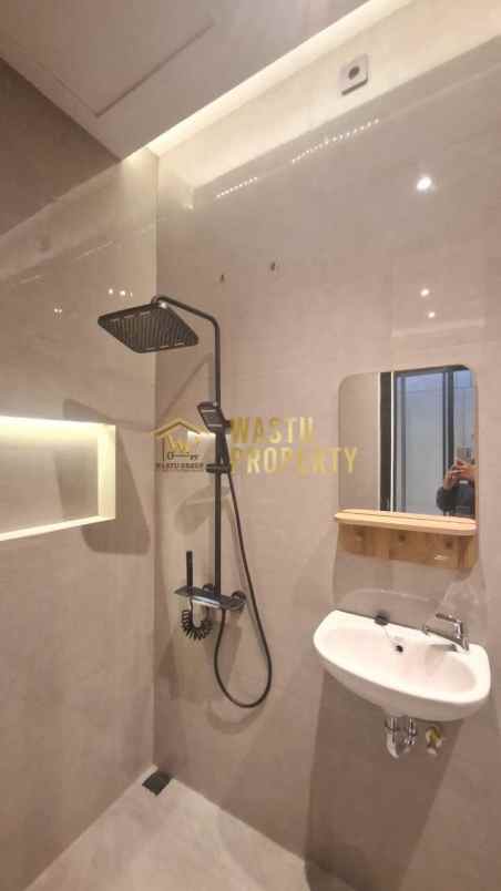 hunian rasa villa dengan halaman luas di kalasan