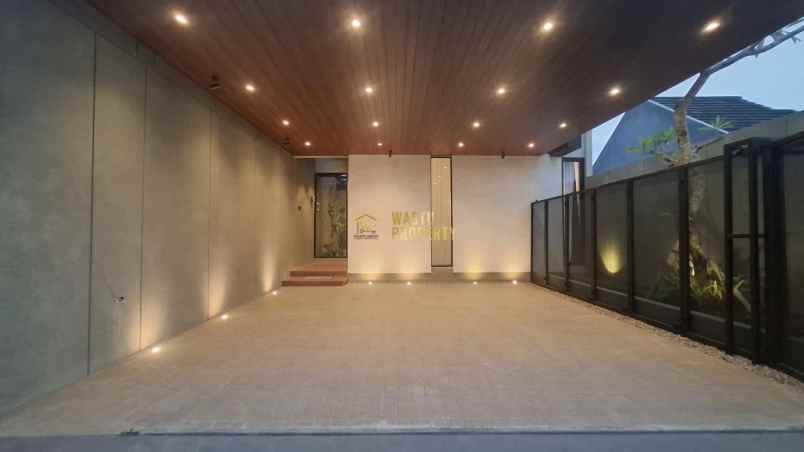 hunian rasa villa dengan halaman luas di kalasan