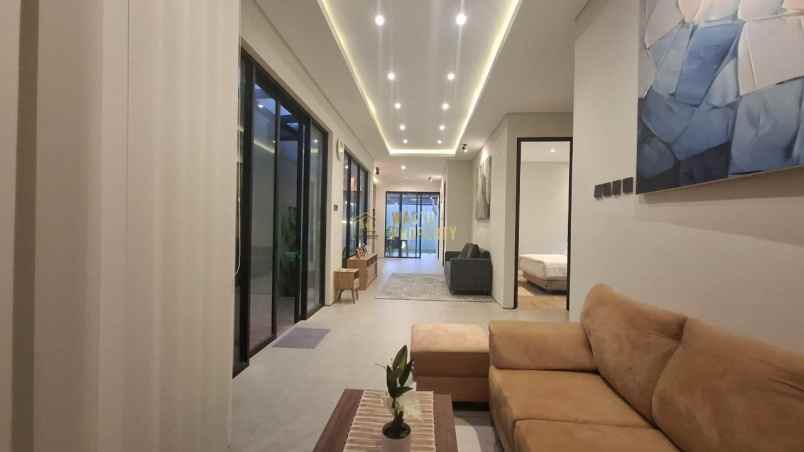 hunian rasa villa dengan halaman luas di kalasan