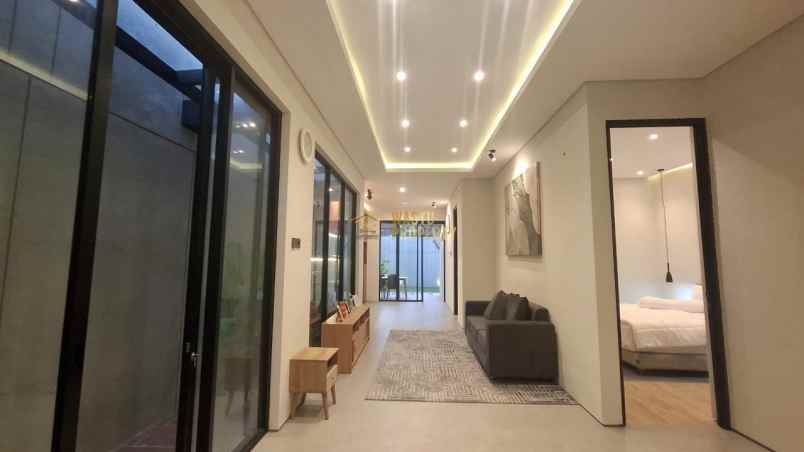 hunian rasa villa dengan halaman luas di kalasan