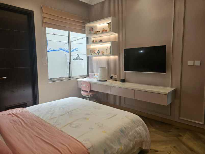 ijual rumah pik2 hadap selatan full furnish