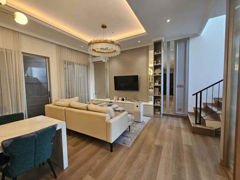 ijual rumah pik2 hadap selatan full furnish