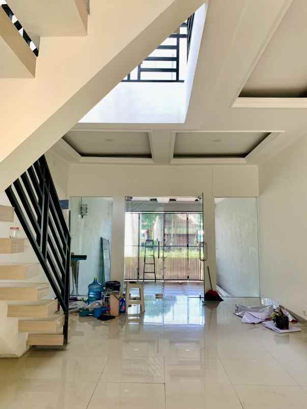 jual bu ruko 2 5 lantai di jl ciledug raya pertukangan