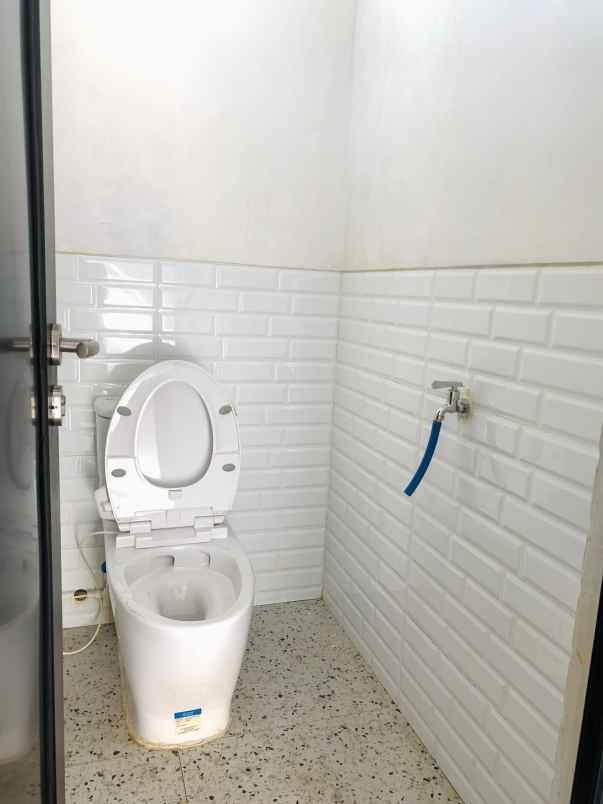 jual bu ruko 2 5 lantai di jl ciledug raya pertukangan