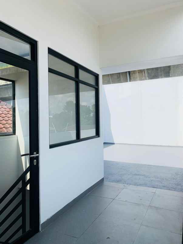 jual bu ruko 2 5 lantai di jl ciledug raya pertukangan
