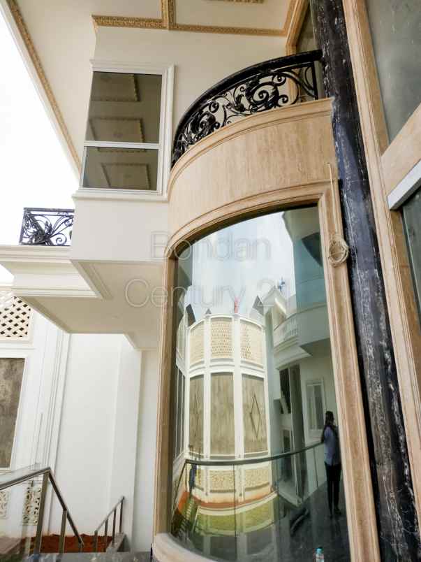 jual rumah klasik super mewah dengan lift di pondok