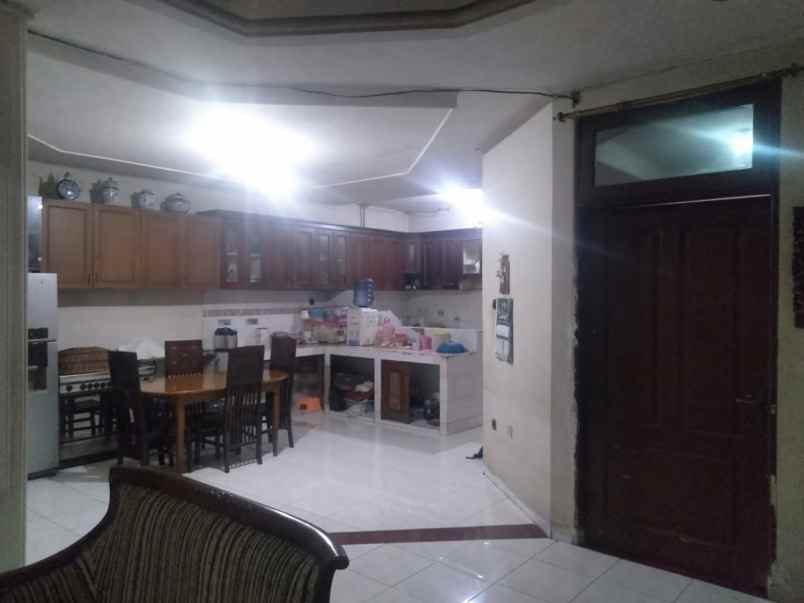 jual rumah komplek luas siap huni