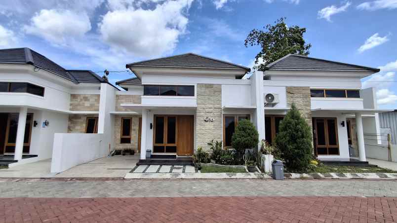 jual rumah limasan modern dalam perumahan elit klaten