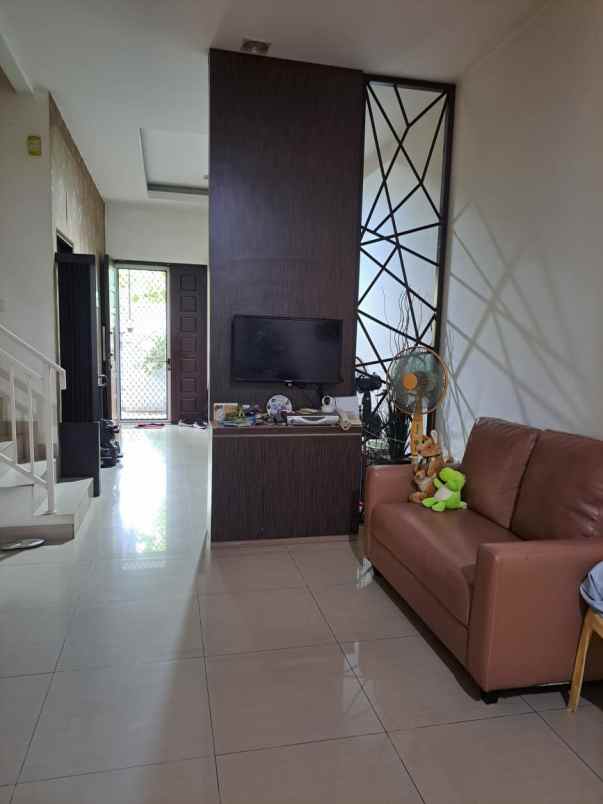 jual rumah semi furnished taman surya 3 jak bar