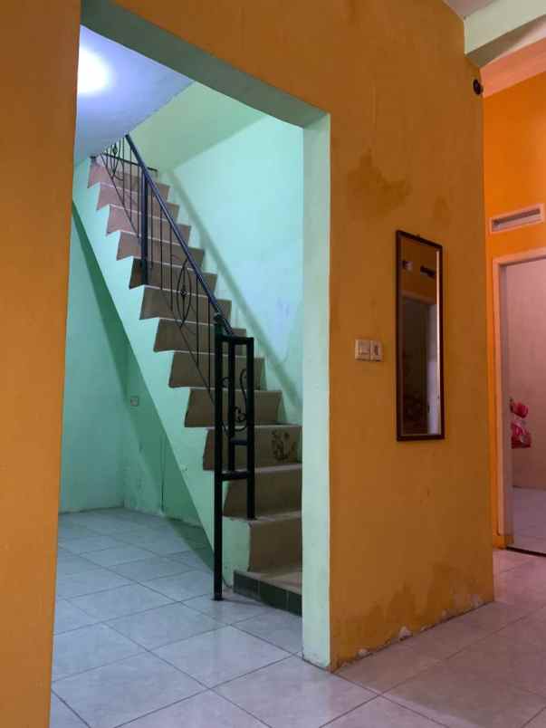 kost an aktiv dua lantai tengah kota