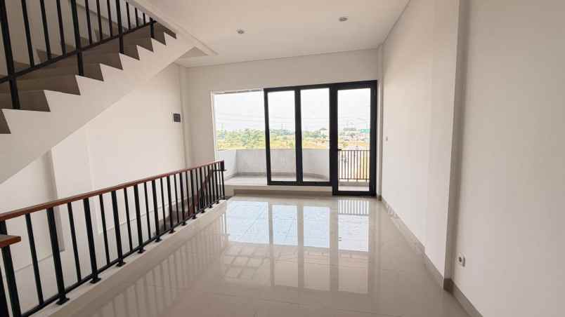 ruko 3 lantai gandeng lavanya harapan indah