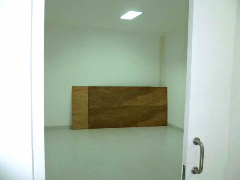 ruko hadap jalan 4lt 208m sawah besar jakarta pusat