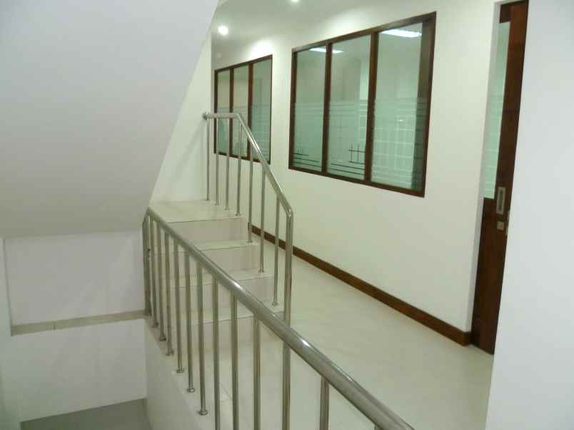 ruko hadap jalan 4lt 208m sawah besar jakarta pusat