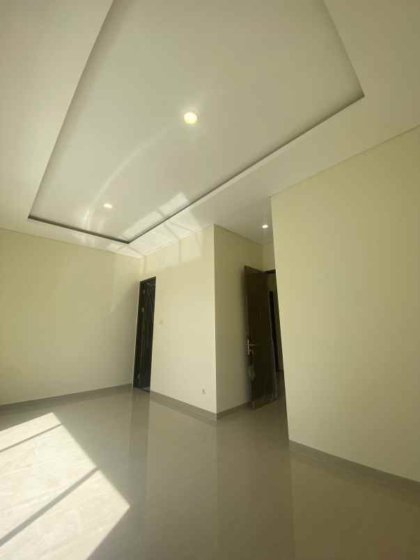 rumah 2 lantai baru gress selangkah dari merr