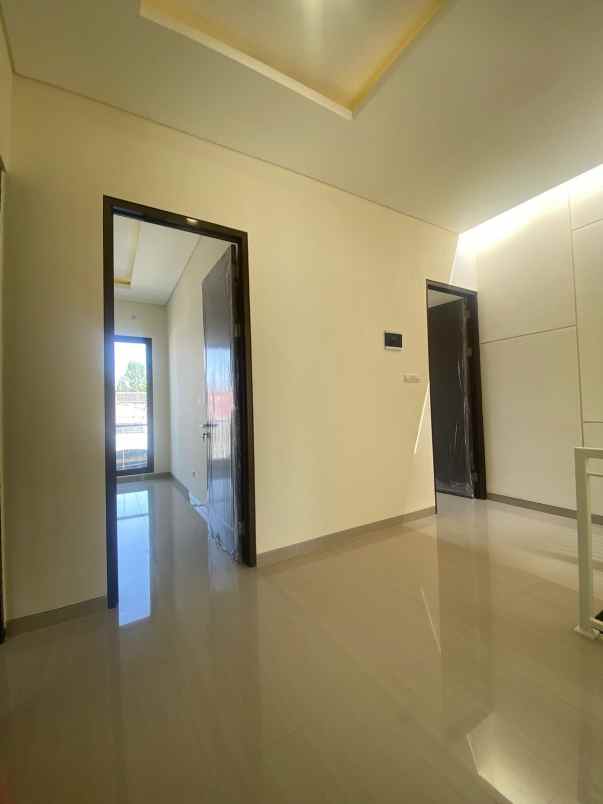 rumah 2 lantai baru gress selangkah dari merr