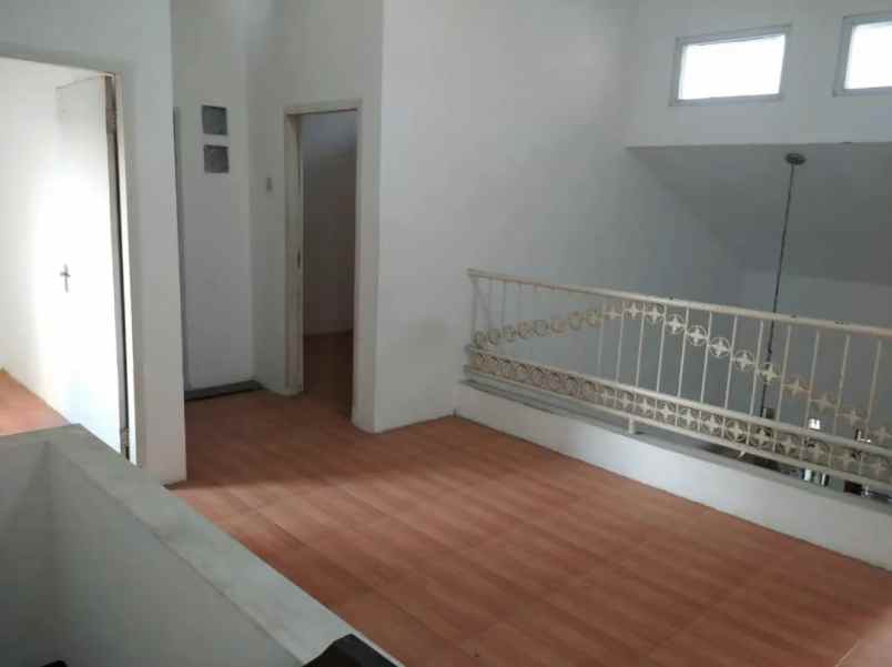 rumah 2 lantai lokasi perum bumi mondoroko