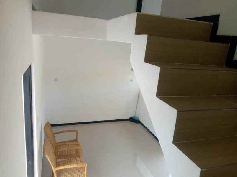 rumah 2 lantai modern minimalis di pandanlandung