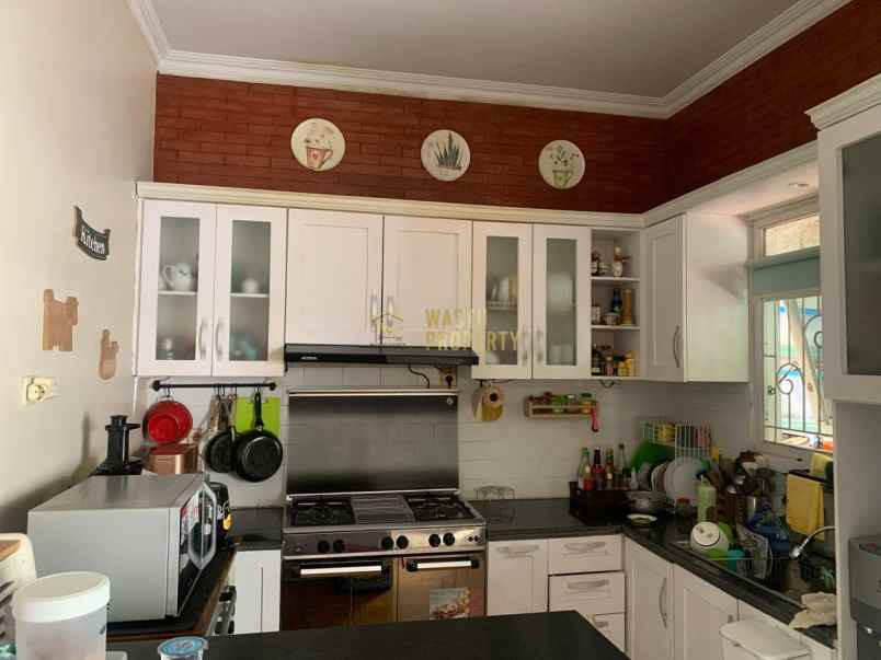 rumah 2 lantai tanah luas di perumahan maguwoharjo